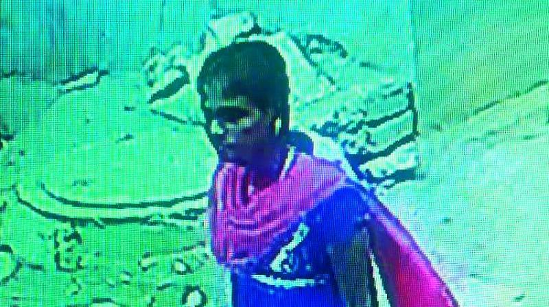 Hyderabad: Woman targets kids with candy for gold