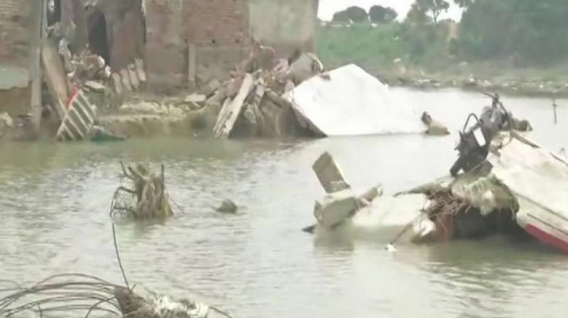 Indian Air Force deployes helicopters to rescue people from flooded Bihar