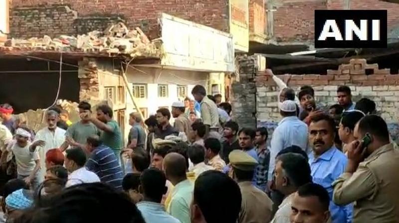 10 dead after cyclinder blast leads to building collapse in UP\s Mau