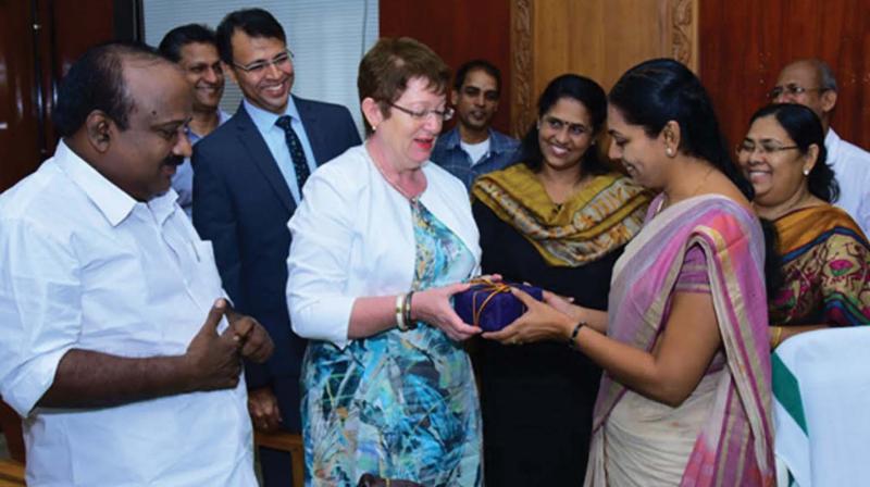 Mayor Soumini Jain presents a gift to German Consul General Margit Hellwig BÃ¶tte who visited the city Corporation on Tuesday. Deputy Mayor T.J Vinod, councillors and additional secretary A.S Anuja are also seen.  (Photo: DC)
