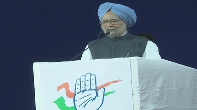 November 8, when Rs 1000 and old Rs 500 notes were demonetised, was a black day for both economy and democracy, former prime minister Manmohan Singh said. (Photo: ANI)