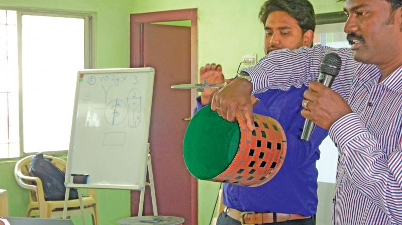 Theory session explains masons about building scientific septic tanks in Tiruchy.
