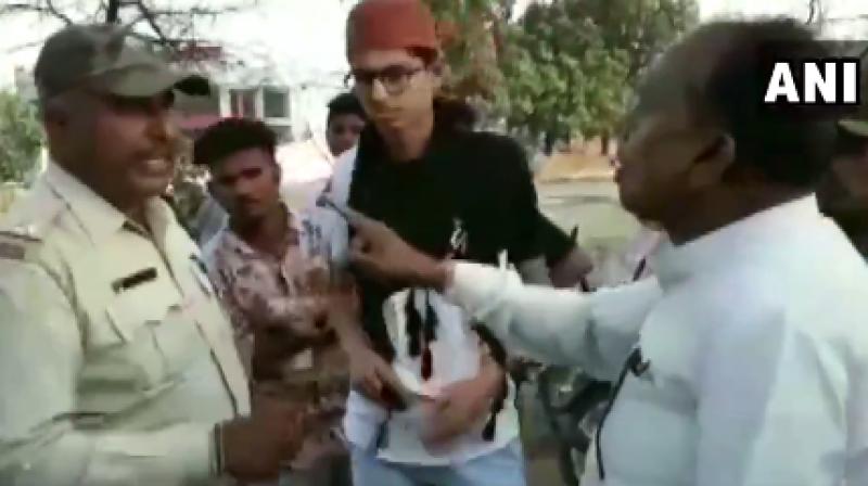 Watch: Congress lawmaker argues with cop performing duty