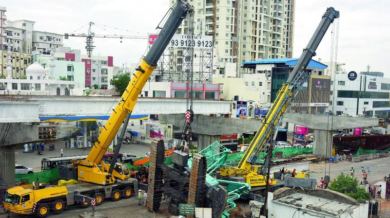 Hyderabad: Operator killed as crane crashes at Tolichowki