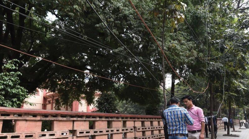 Bengaluru: Action against unauthorised cables on cards