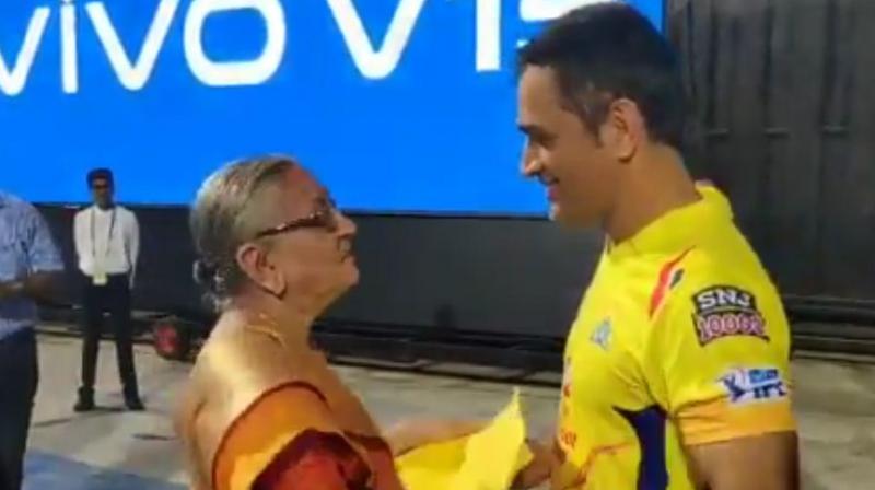 MS Dhoni\s heart-warming gesture for aged fan wins the internet; Watch video
