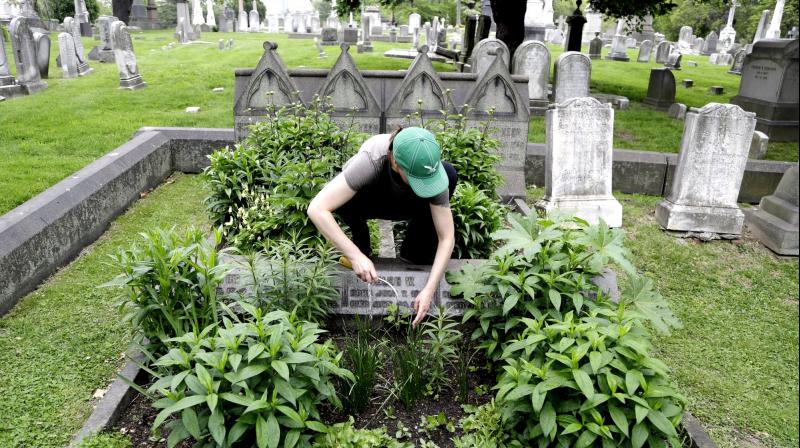â€˜Grave Gardenersâ€™ sprucing up old cemeteries