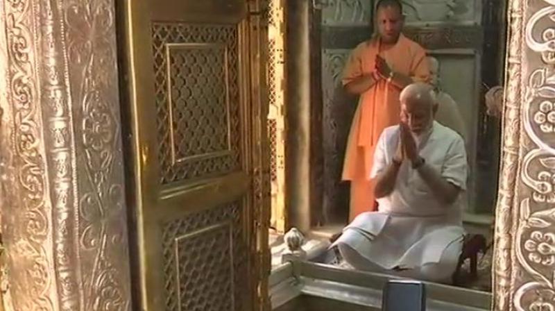 PM\s \thanksgiving\ visit to Varanasi, offers prayers at Kashi Vishwanath