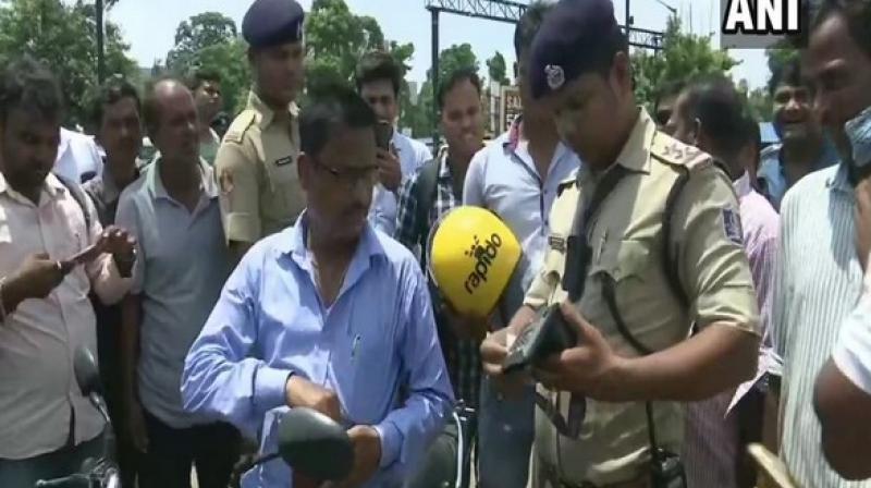 Police distributes free helmets to traffic violators in Bhubaneswar