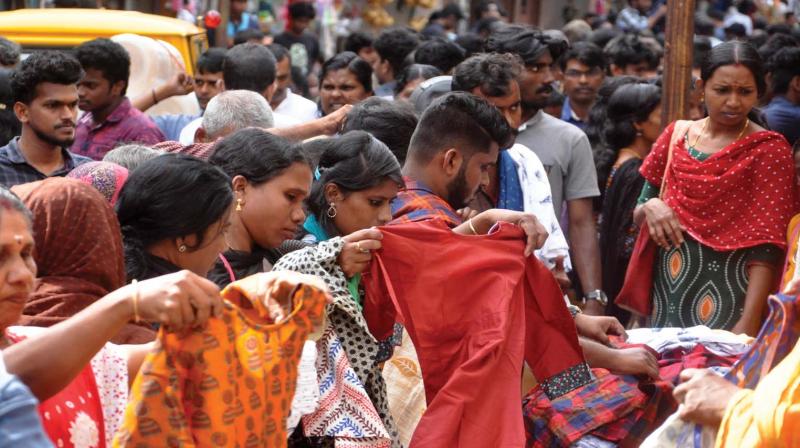 Kochi: Rains abate, shoppers return