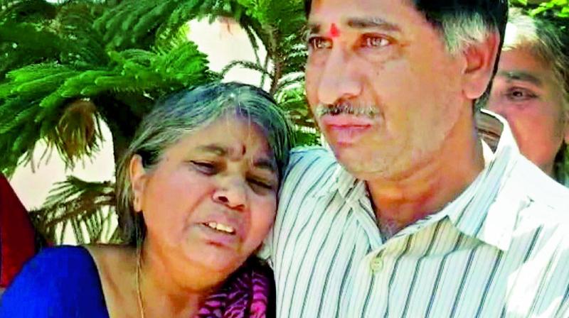 Parents of Srinivas Kuchibhotla mourn their sons death. (Photo: PTI)