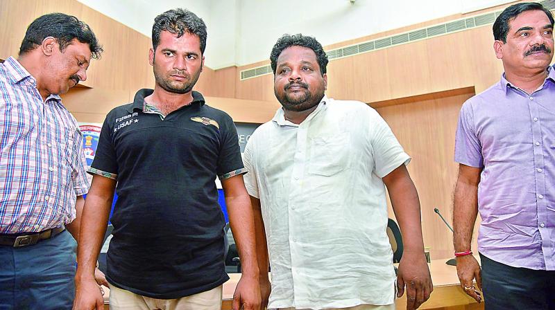 The killers of Amboji Naresh  Swathis father T. Srinivas Reddy (right) and his nephew Nalla Sathi Reddy (middle)  after their arrest. (Photo: DC)