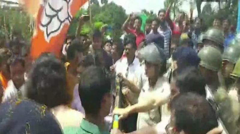 Clash breaks out between police and BJP supporters in WB