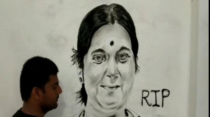 UP artist makes 6 feet charcoal portrait of Sushma Swaraj to pay tribute