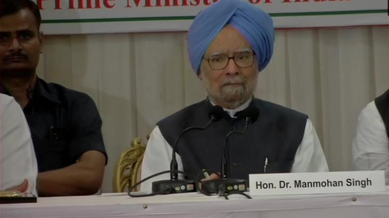 Former Prime Minister Manmohan Singh on Thursday said that the government is obsessed with trying to fix blame on its opponents instead of finding solutions. (Photo: Twitter/ ANI)