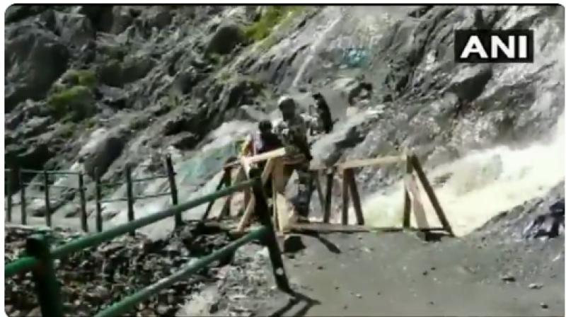 Watch: Soldiers make human shield to protect Amarnath Yatris from falling stones