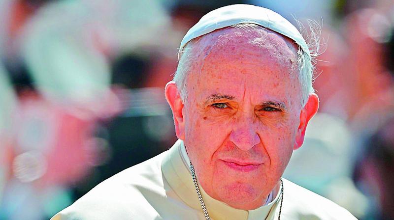 Pope urges hairdressers not to indulge in gossip
