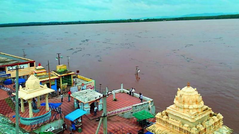 Srisailam water splits Telugus once again