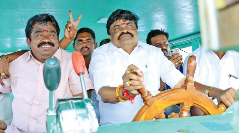 Tamil Nadu dairy developemnt minister, K T Rajendra Balaji steering the mechanised boat into the sea to campaign for the AIADMK candidate P Mohan in the Ottapidaram constituency on Thursday.	(DC)
