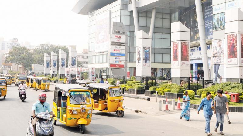 Several autos and share autos line up near a mall in Chennai. (Image DC)