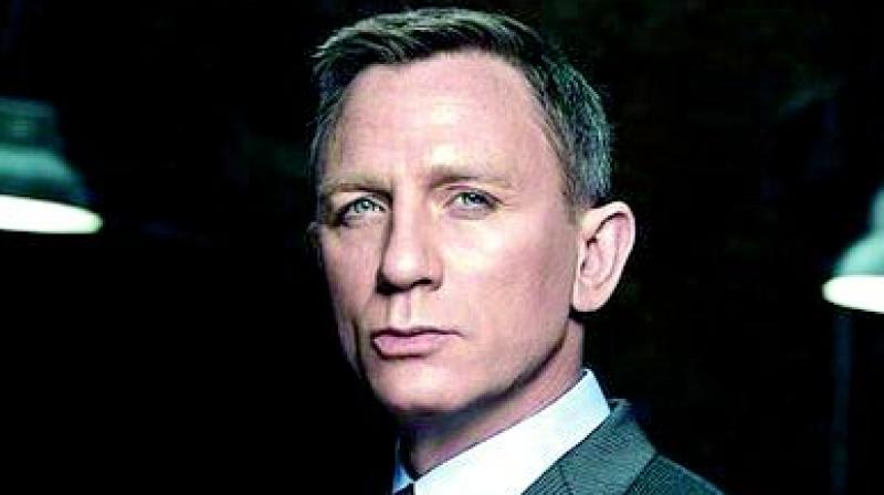 Daniel Craig sustains another injury
