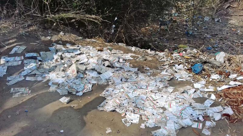 Tiruvarur: Over 3,000 Aadhaar cards dumped near riverbank