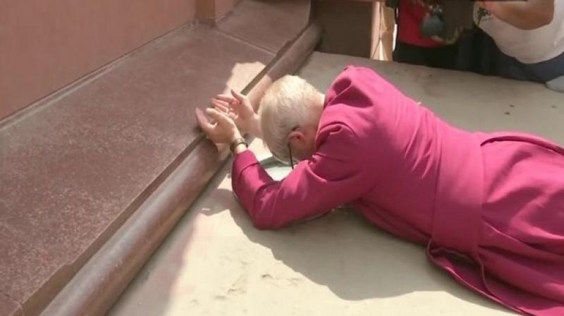 \Ashamed and sorry\: Archbishop of Canterbury at Jallianwala Bagh memorial