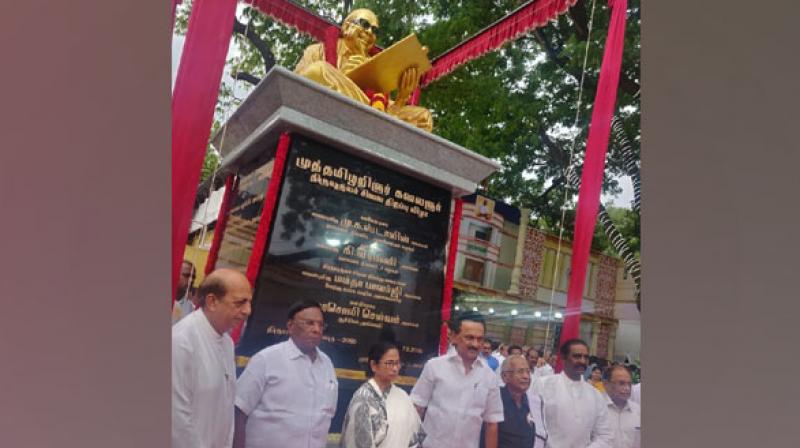 Mamata Banerjee unveils statue of Karunanidhi