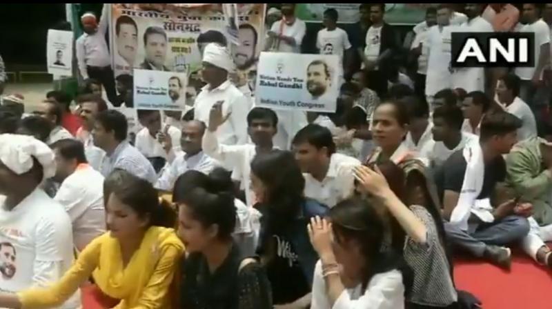 Watch: Youth Congress demonstrate against Rahul Gandhiâ€™s resignation