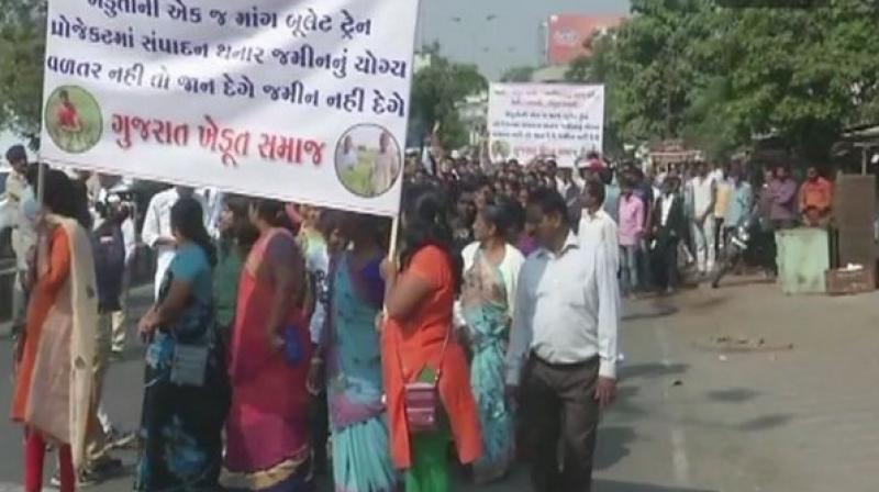 Around 2,000 protestors submitted the memorandum to an official in this regard. In the memorandum, 14 concerns have been raised against the bullet train project. (Photo: ANI)
