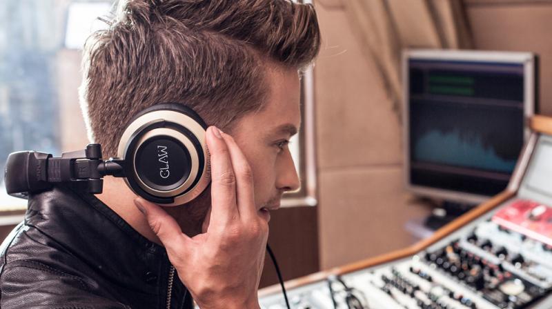 CLAW launches SM100 professional closed back studio monitoring & DJ headphones