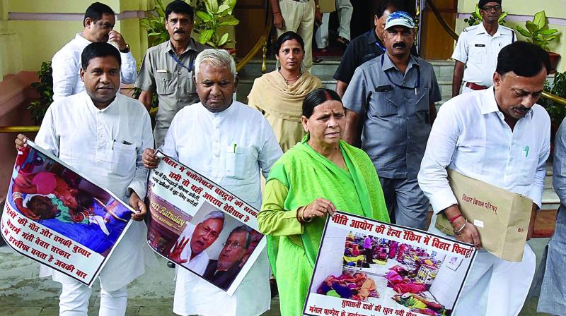 Bihar CM Nitish Kumar faces flak over â€˜mango politicsâ€™