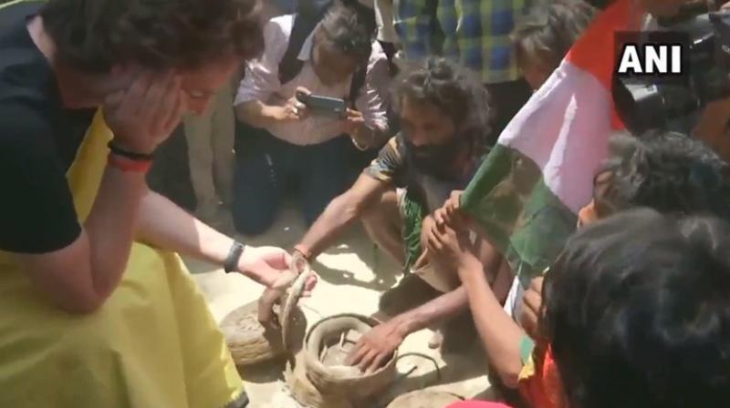 Watch: Priyanka Gandhi playing with snake in her hand, says \it\s fine\