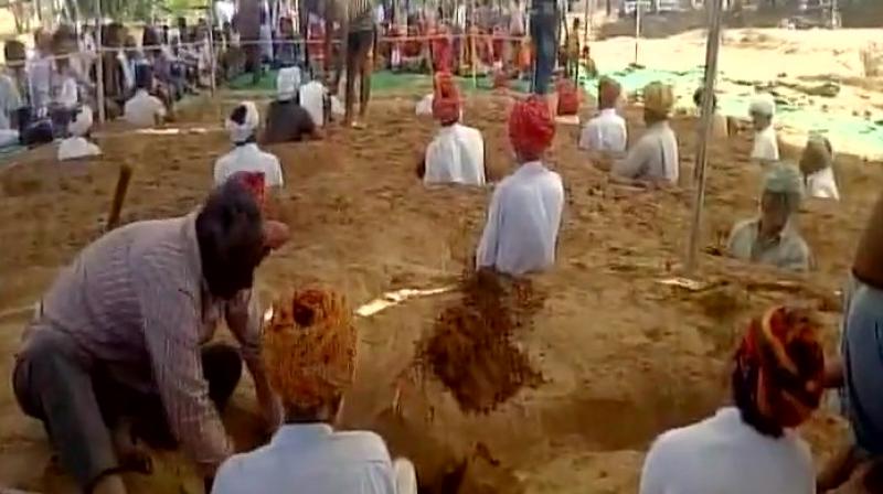 The farmers performing Samadhi Satyagraha said, If the government takes our land, they will take away our lives. (Photo: ANI)