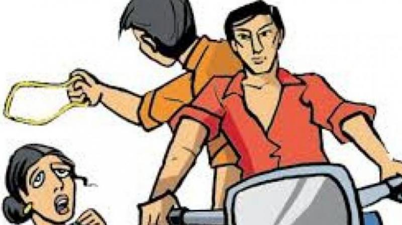 Hyderabad: Biker snatches gold chain from woman