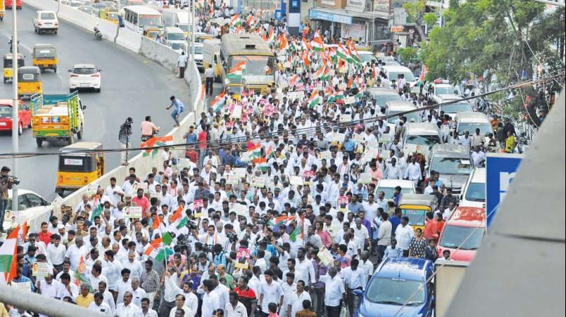 Congress party workers and volunteers take out a rally on arterial Anna Salai, led by TNCC president K. S. Alagiri to press for Rahul Gandhi continuing as party president. (Photo: DC)