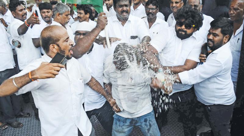 Chennai: High drama in Congress procession