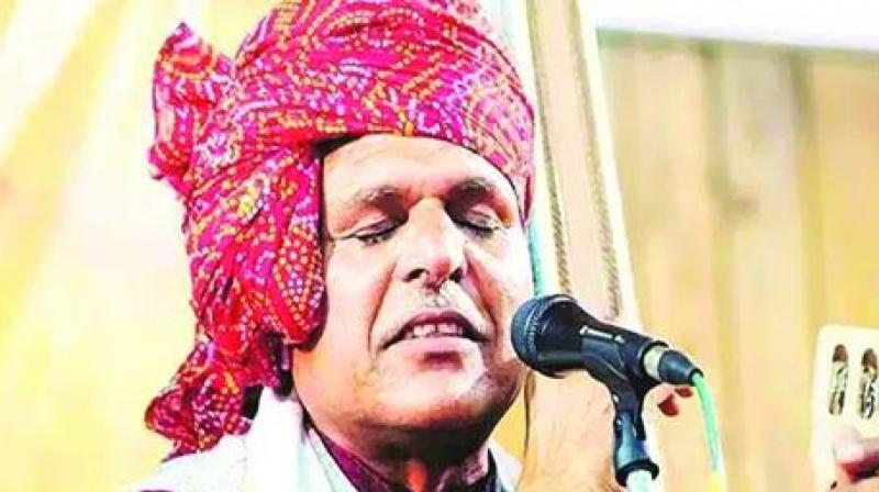 Madhya Pradesh\s folk singer woos voters with his songs