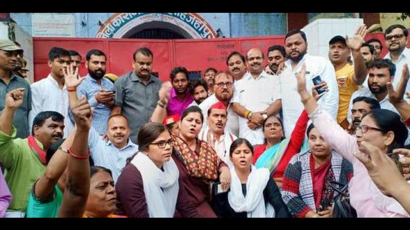 Not allowed to meet jailed Shahjahanpur law student, SP workers stage protest