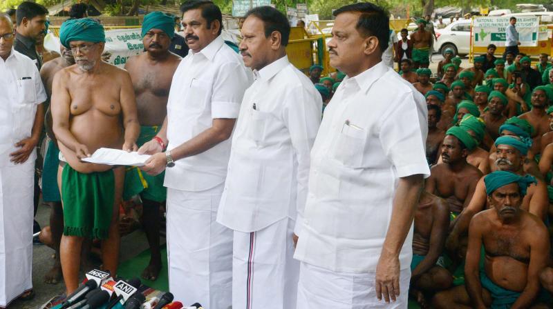 amil Nadu Chief Minister Edappadi Palaniswami receiving a memorandum from the state farmers who are protesting for the last 39 days over their plight, at Jantar Mantar in New Delhi on Sunday. (Photo: PTI)