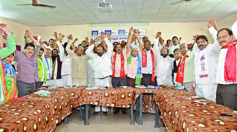 TSRTC bandh begins in Telangana, Oppn supporting actively