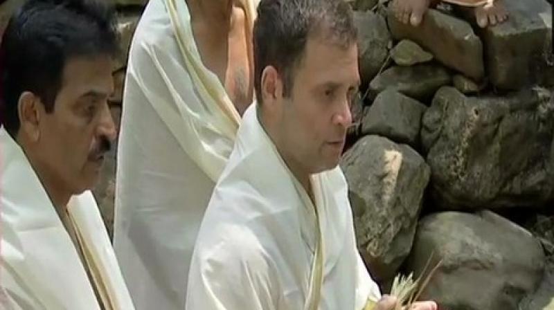 Rahul performs rituals for late family members, Pulwama victims at Kerala temple