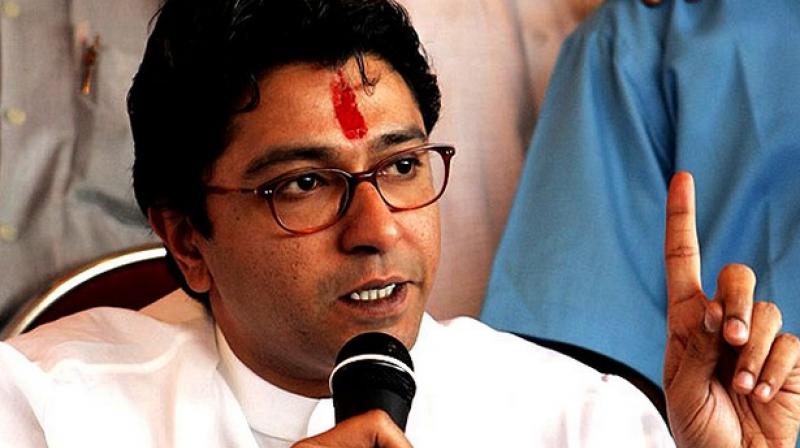 MNS mob beats up man for critiquing Raj Thackeray