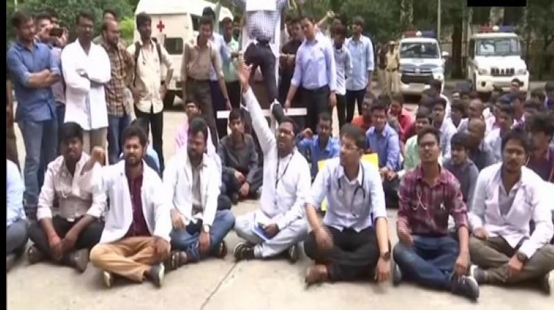 Hyd doctors protest against NMC Bill, says \Centre must remove objectionable clause\