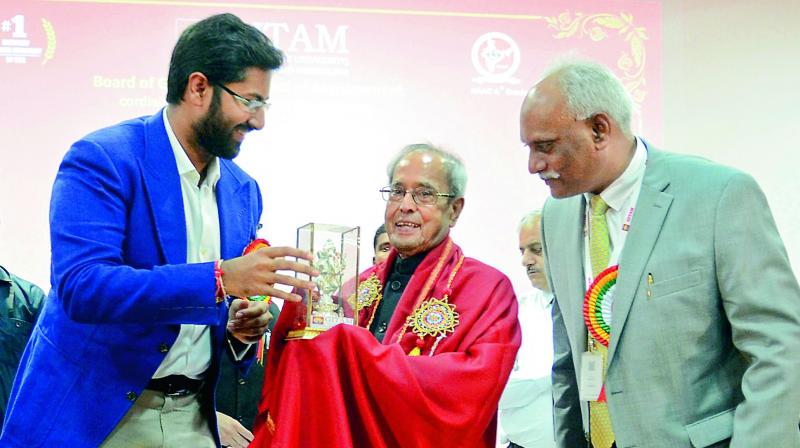 Pranab Mukherjee bats for academic research and innovation