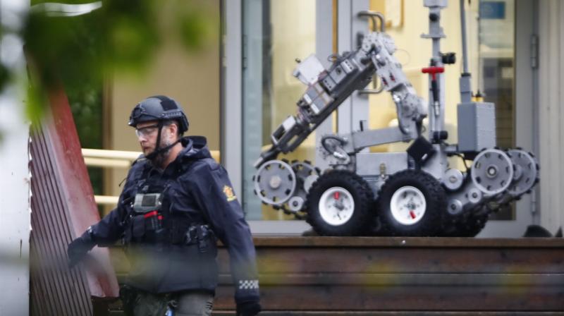 1 hurt after gunman goes on shooting spree at mosque in Norway; suspect held