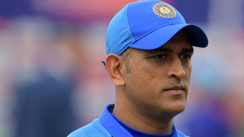 ICC CWC\19: Was MS Dhoni not out? Fans question New Zealand\s field placement