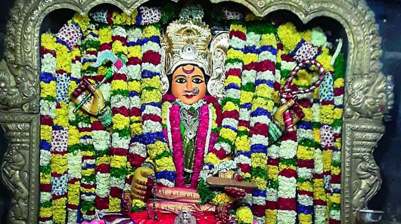 Warangal: Festival begins at Bhadrakali temple