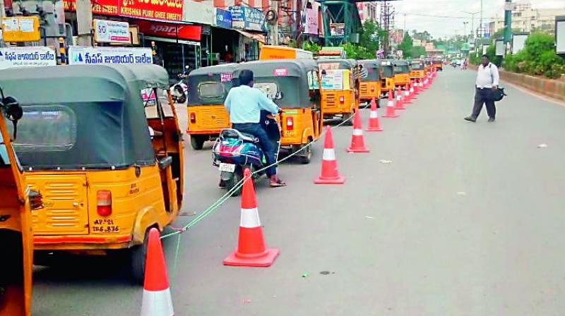 Separate lane for autos a bane for commuters
