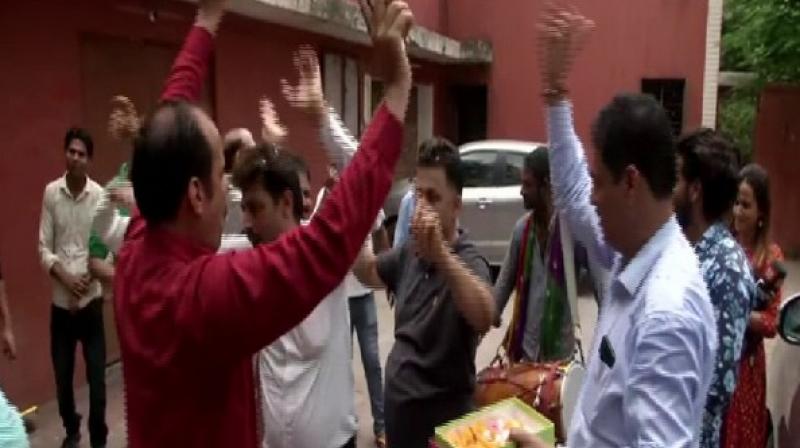 Delhi: Kashmiri Pandits hail, celebrate scrapping of Article 370